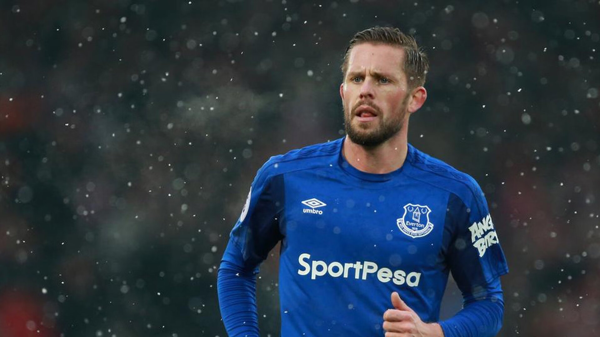 开云体育官网-《赛事道具与周边：电竞粉丝的收藏狂潮》，电竞周边产品礼盒